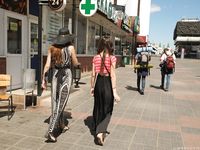 Feet - Daria G + Unknown ginger beauty - 2014-09-18 Barefoot beauty with her friend