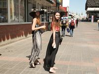 Feet - Daria G + Unknown ginger beauty - 2014-09-18 Barefoot beauty with her friend