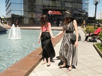 Feet - Daria G + Unknown ginger beauty - 2014-09-18 Barefoot beauty with her friend