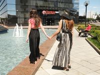 Feet - Daria G + Unknown ginger beauty - 2014-09-18 Barefoot beauty with her friend