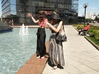 Feet - Daria G + Unknown ginger beauty - 2014-09-18 Barefoot beauty with her friend