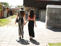 Feet - Daria G + Unknown ginger beauty - 2014-09-18 Barefoot beauty with her friend