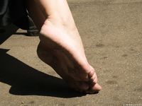Feet - Daria G + Unknown ginger beauty - 2014-09-18 Barefoot beauty with her friend