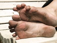 Feet - Daria G + Unknown ginger beauty - 2014-09-18 Barefoot beauty with her friend