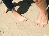 Feet - Daria G + Unknown ginger beauty - 2017-09-01 Two barefoot friends