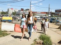 Feet - Daria G + Unknown ginger beauty - 2017-09-01 Two barefoot friends