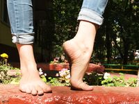 Feet - Daria G + Unknown ginger beauty - 2017-09-01 Two barefoot friends