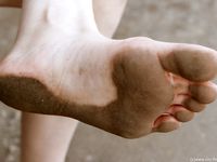 Feet - Dina A - 2010-07-15 Two pretty girls