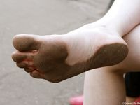 Feet - Dina A - 2010-07-15 Two pretty girls