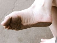 Feet - Dina A - 2010-07-15 Two pretty girls