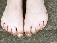 Feet - Dina A - 2010-07-15 Two pretty girls