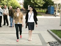 Feet - Dina A - 2010-07-15 Two pretty girls