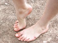 Feet - Dina A - 2010-07-15 Two pretty girls