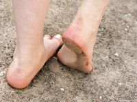 Feet - Dina A - 2010-07-15 Two pretty girls