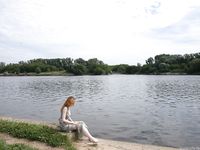 Feet - Elena - 2005-06-01 Simple barefoot pleasures of a city girl