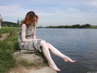 Feet - Elena - 2005-06-01 Simple barefoot pleasures of a city girl