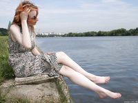 Feet - Elena - 2005-06-01 Simple barefoot pleasures of a city girl