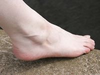 Feet - Elena - 2005-06-01 Simple barefoot pleasures of a city girl