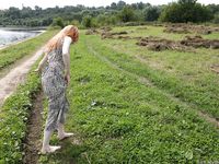 Feet - Elena - 2005-06-01 Simple barefoot pleasures of a city girl