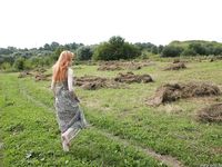 Feet - Elena - 2005-06-01 Simple barefoot pleasures of a city girl