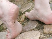 Feet - Elena - 2005-06-01 Simple barefoot pleasures of a city girl