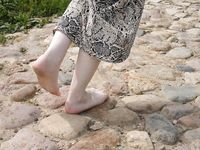 Feet - Elena - 2005-06-01 Simple barefoot pleasures of a city girl