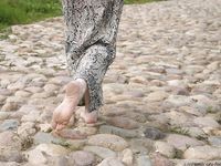 Feet - Elena - 2005-06-01 Simple barefoot pleasures of a city girl