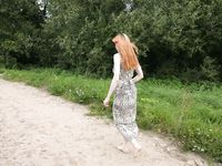 Feet - Elena - 2005-06-01 Simple barefoot pleasures of a city girl