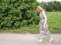 Feet - Elena - 2005-06-01 Simple barefoot pleasures of a city girl