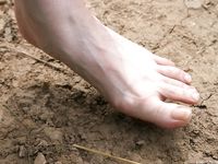 Feet - Elena - 2005-06-01 Simple barefoot pleasures of a city girl