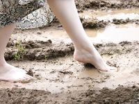 Feet - Elena - 2005-06-01 Simple barefoot pleasures of a city girl