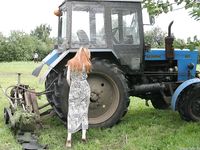 Feet - Elena - 2005-06-01 Simple barefoot pleasures of a city girl