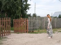 Feet - Elena - 2005-06-01 Simple barefoot pleasures of a city girl