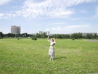 Feet - Elena - 2005-06-01 Simple barefoot pleasures of a city girl