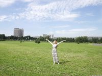 Feet - Elena - 2005-06-01 Simple barefoot pleasures of a city girl