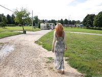 Feet - Elena - 2005-06-01 Simple barefoot pleasures of a city girl