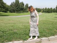 Feet - Elena - 2005-06-01 Simple barefoot pleasures of a city girl