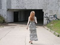 Feet - Elena - 2005-06-01 Simple barefoot pleasures of a city girl