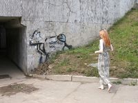 Feet - Elena - 2005-06-01 Simple barefoot pleasures of a city girl