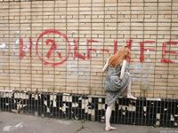 Feet - Elena - 2005-06-01 Simple barefoot pleasures of a city girl