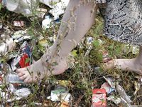 Feet - Elena - 2005-06-01 Simple barefoot pleasures of a city girl