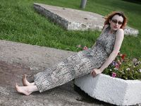 Feet - Elena - 2005-06-01 Simple barefoot pleasures of a city girl