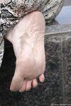 Feet - Elena - 2005-06-01 Simple barefoot pleasures of a city girl