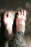 Feet - Elena - 2005-06-01 Simple barefoot pleasures of a city girl