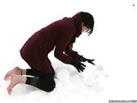 Feet - Elvira - 2011-09-01 Winter barefoot pleasure