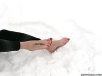 Feet - Elvira - 2011-09-01 Winter barefoot pleasure