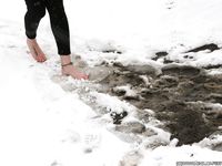 Feet - Elvira - 2011-09-01 Winter barefoot pleasure