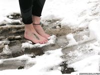 Feet - Elvira - 2011-09-01 Winter barefoot pleasure