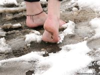 Feet - Elvira - 2011-09-01 Winter barefoot pleasure