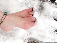 Feet - Elvira - 2011-09-01 Winter barefoot pleasure